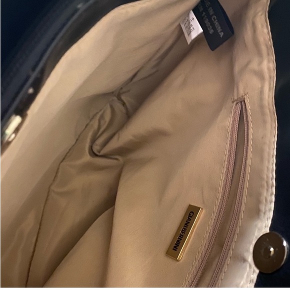 Giani Bernini turn lock tote. Gently used for a short time. Lots of pockets. EUC - Picture 4 of 5